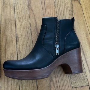 NWOT B.O.C. Platform bootie. Black. Size 8. Worn 1 time. EUC